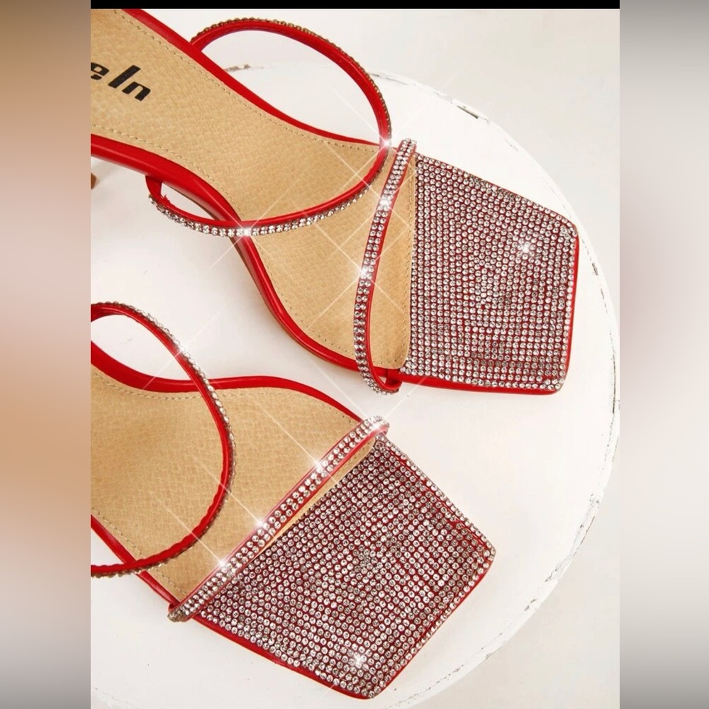 ❤️MICHELLE’S Pick❤️ Rhinestone heeled STRAPPY Sandals